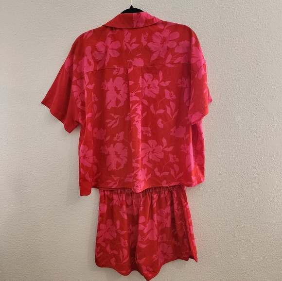 Entro Red and Pink Floral Shirt and Shorts Set Size Small - Picture 3 of 6